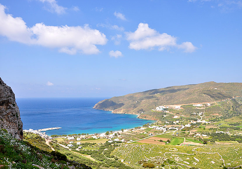 Egiali sett från vägen till Langada på norra Amorgos.