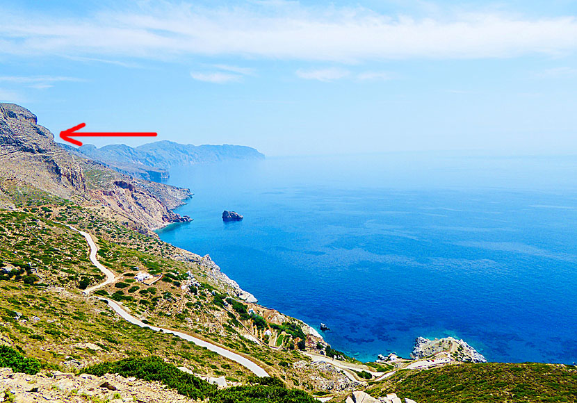 Köra bil, moped eller åka buss till Agia Anna och Panagia Hozoviotissa Monastery på Amorgos.