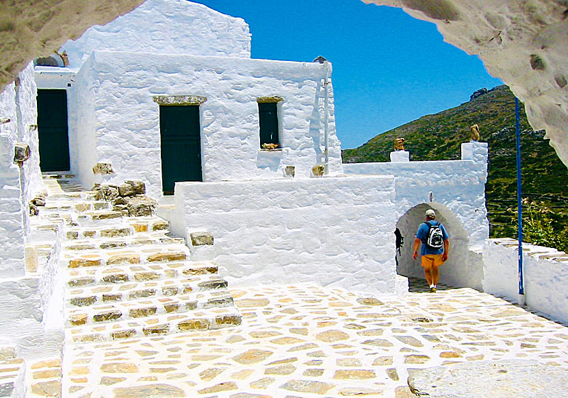 Klostergården i Agios Theologos på Amorgos.