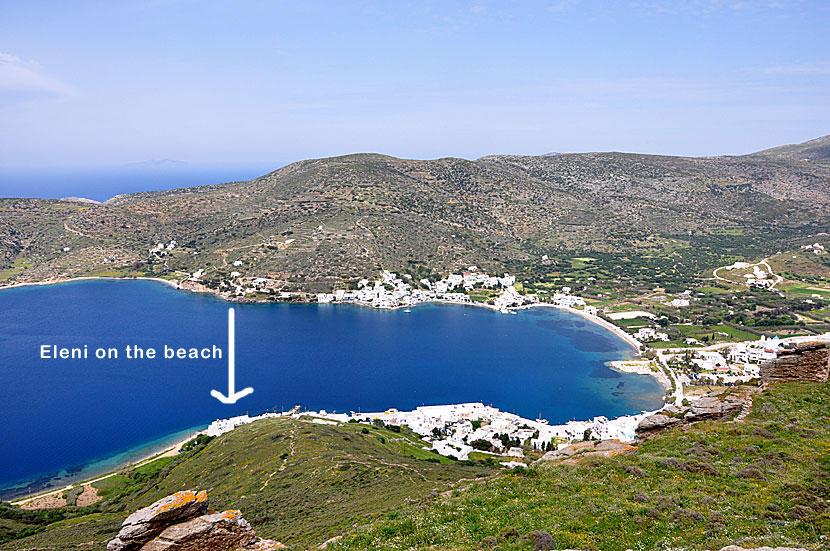 Boka Eleni on the beach i Katapola på Amorgos här.