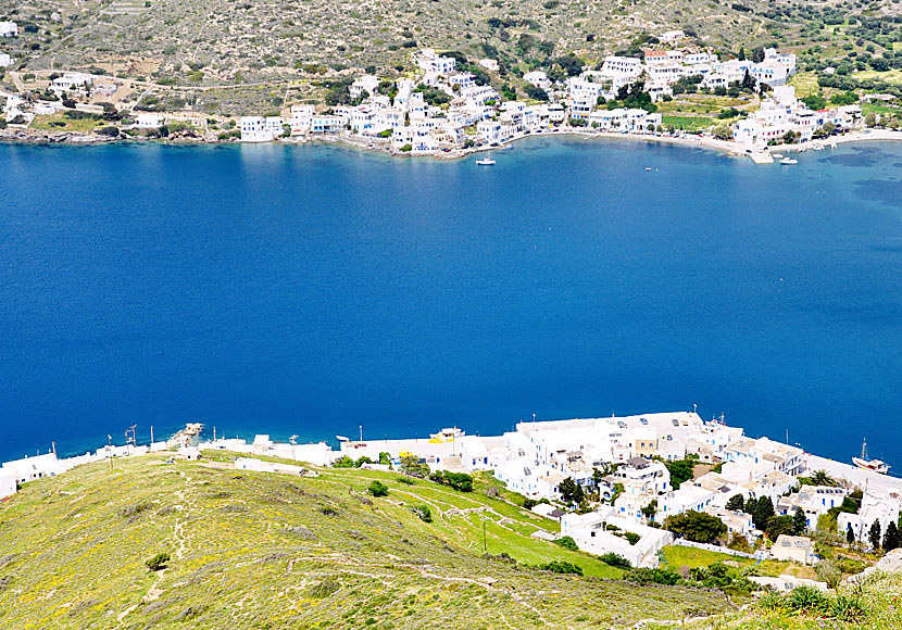 Xilokeratidi och Katapola och där emellan ligger det stora blå på Amorgos.