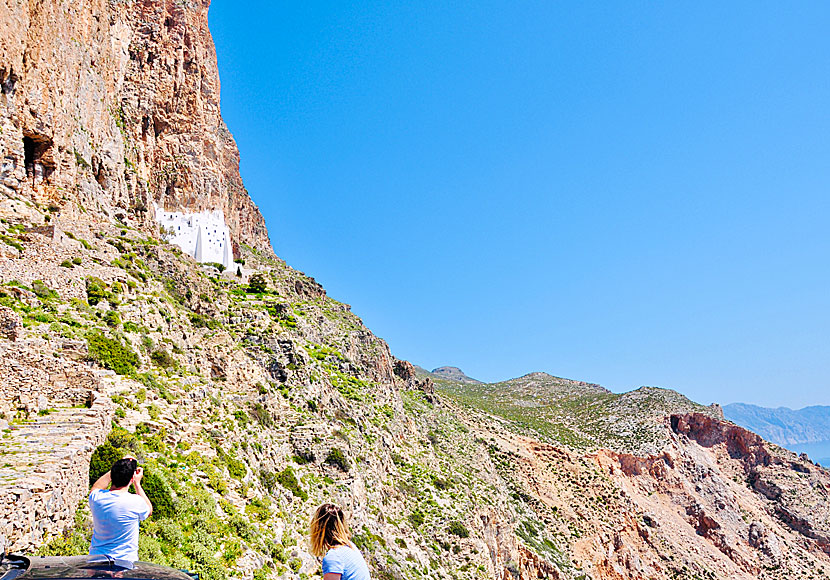 Panagia Hozoviotissa Monastery byggdes år 1088 när en helig ikon hittades i havet.