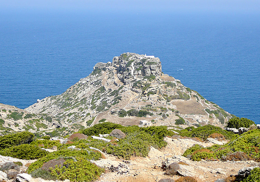 Kyrkor, kapell och kloster på Amorgos. Kyrkan i Ancient Arkesini heter Panagia Kastriani.