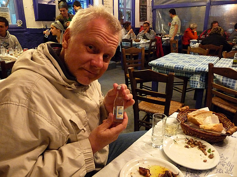 God grekisk mat på Taverna Mouragio i Katapola på Amorgos.