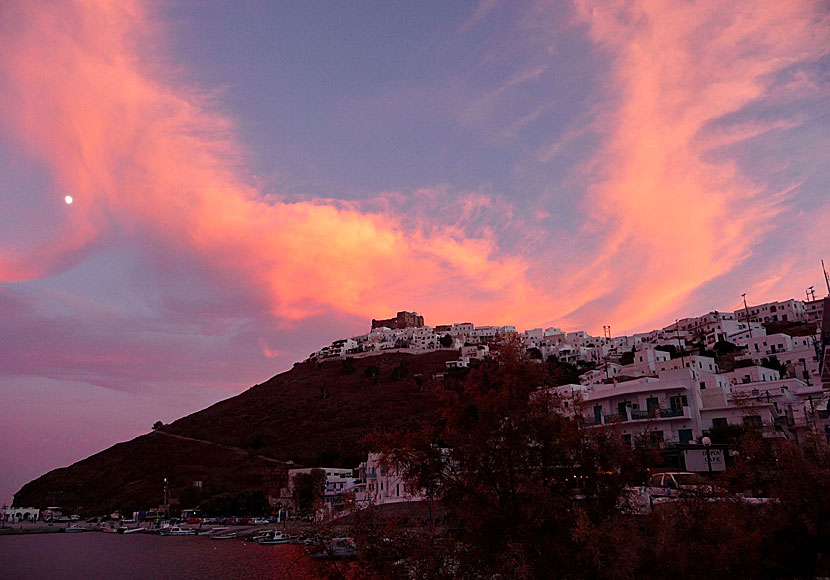 Solnedgång i Pera Gialos, Chora och Kastro på Astypalea. 