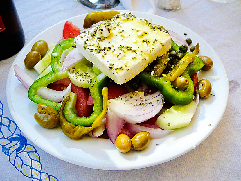 Grekisk sallad - Choriatiki - finns i många olika varianter och är den vanligaste salladen I Grekland