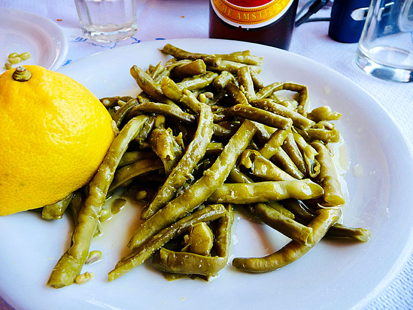 Smårätter från Grekland. Gröna bönor - Fasolakia - med olivolja, citron och kryddor.