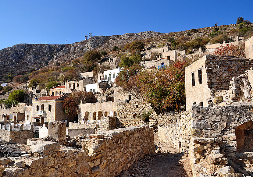 Lyckliga Gatan med Anna-Lena Löfgren i den obebodda byn Mikro Chorio på Tilos i Grekland.