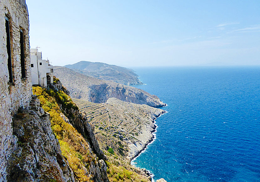 Vinodlingar nedanför Pounta Square i Chora på Folegandros.