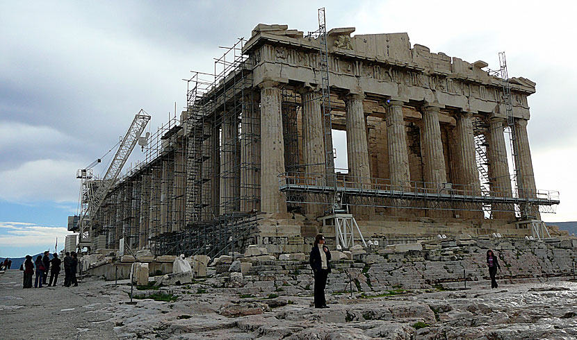 Parthenontemplet på Akropolisklippan är imponerande från alla håll.  