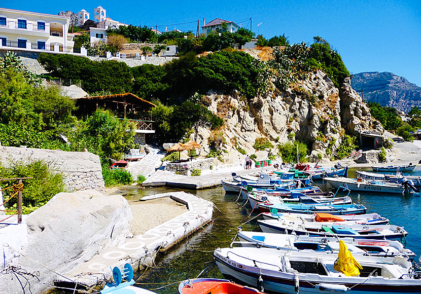 Den lilla byn Magganitis nära Seychellerna på Ikaria i Grekland.