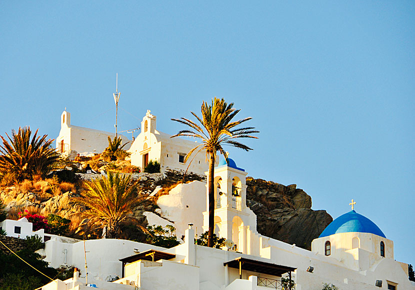 Kyrkorna Agios Georgios, Agios Eleftherios och Panagia Premiotissa.