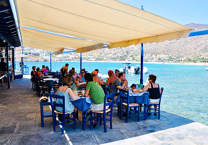 Drakos Taverna vid Mylopotas beach på Ios.