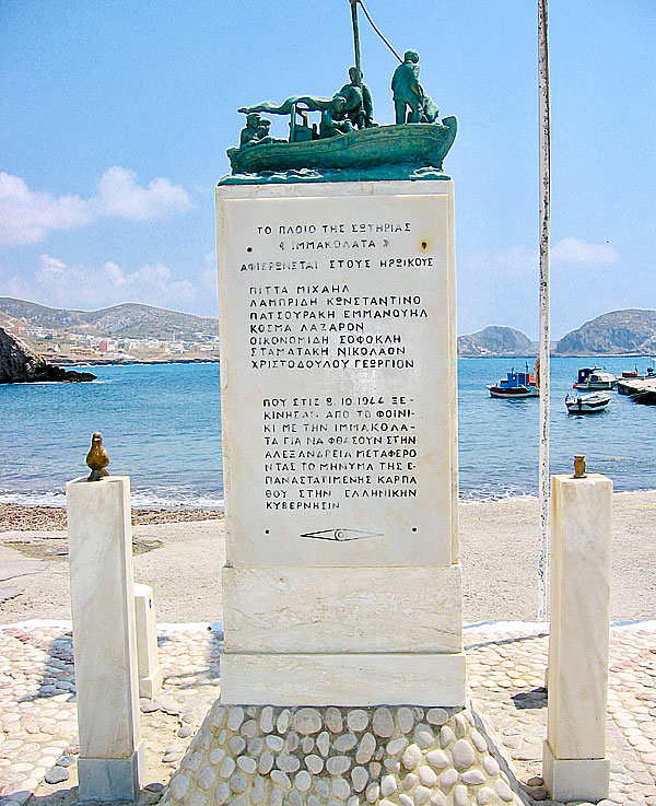 Minnesmonumentet i Finiki på Karpathos.