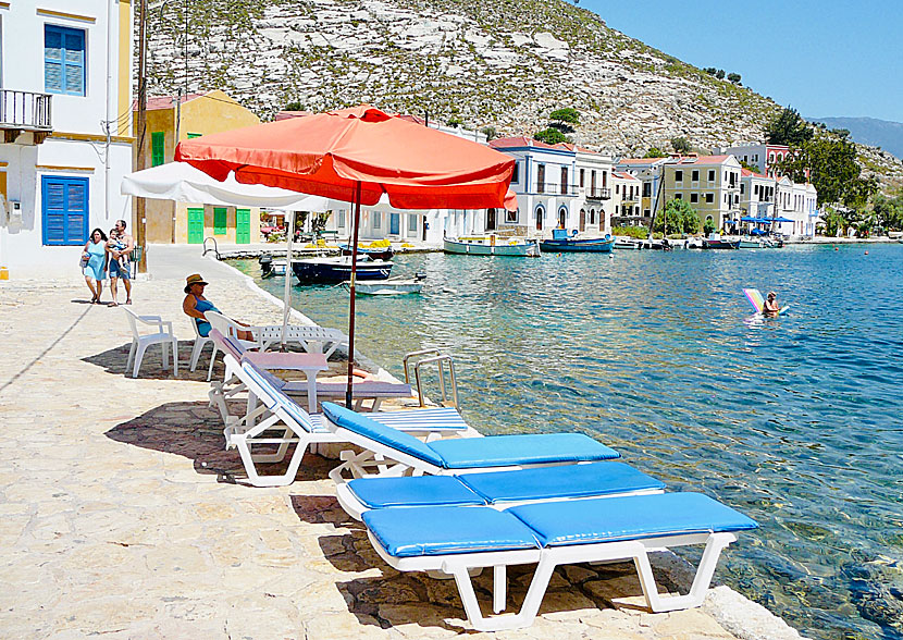 Hamnpromenaden i Megisti på Kastellorizo i Tolvöarna kantas av bra restauranger och tavernor. 