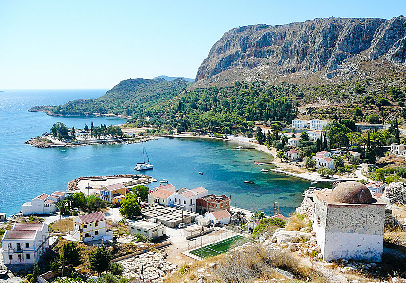 Den vackra bukten Mandraki bay i Megisti på Kastellorizo. 