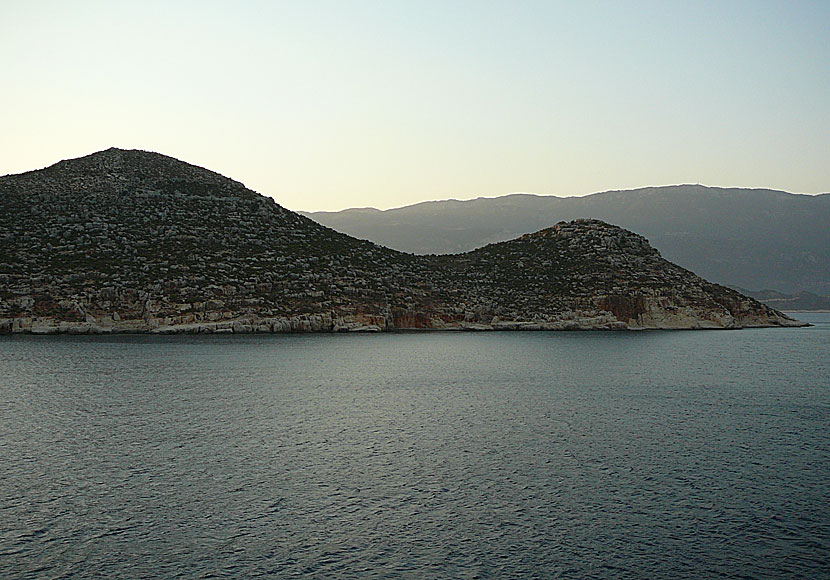 Kalkstensstranden Plakes beach på Kastellorizo i Grekland. 