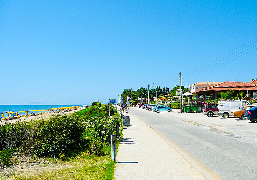 Bra restauranger och tavernor längs strandpromenaden i Skala på Kefalonia.