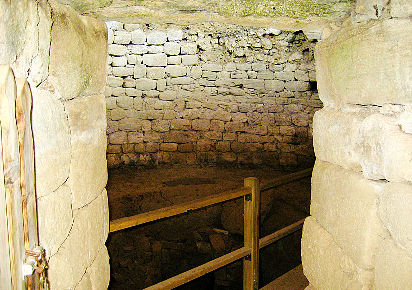 Tzanata tomb är en mykensk grav som upptäcktes så sent som 1991.