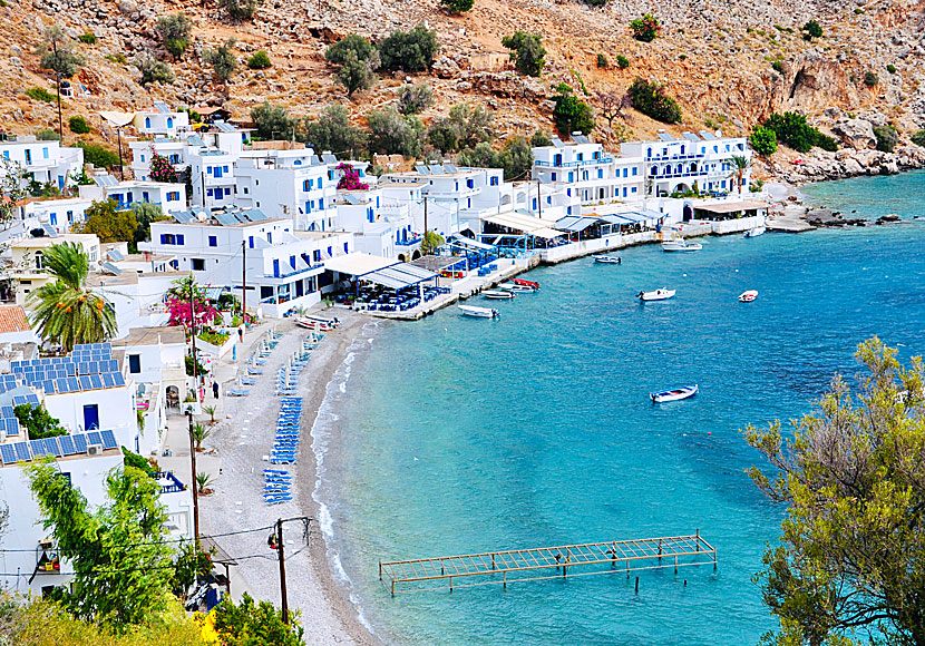 Den smala stranden i Loutro.