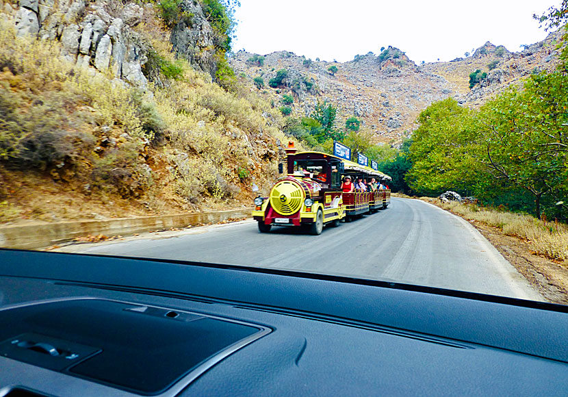 The Little Fun Train på väg till byn Therisso på Kreta.