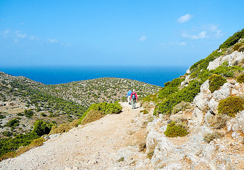 Vandra till Cave of Panagia Arkoudiotissa och Katholiko monastery på Akrotirihalvön på Kreta.