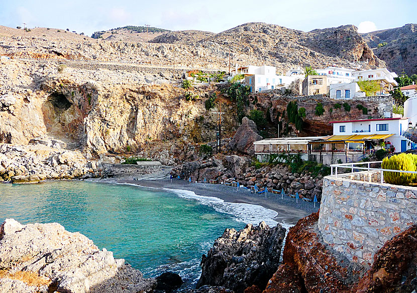 Vrissi beach och Taverna The Three Brothers i Chora Sfakion.