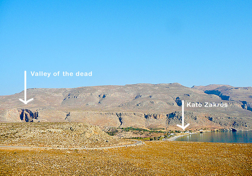 Ingången till Valley of the dead och den lilla byn Kato Zakros på östra Kreta.