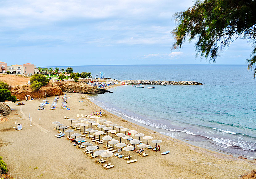 Fina sandstränder i Panormos nära Rethymnon på norra Kreta.