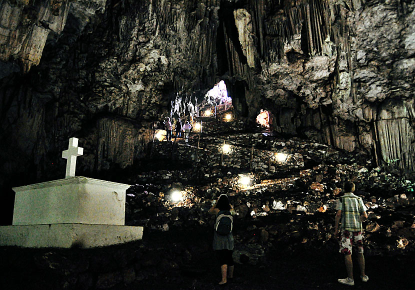 Melidoni cave är en av de intressantaste grottorna på Kreta.