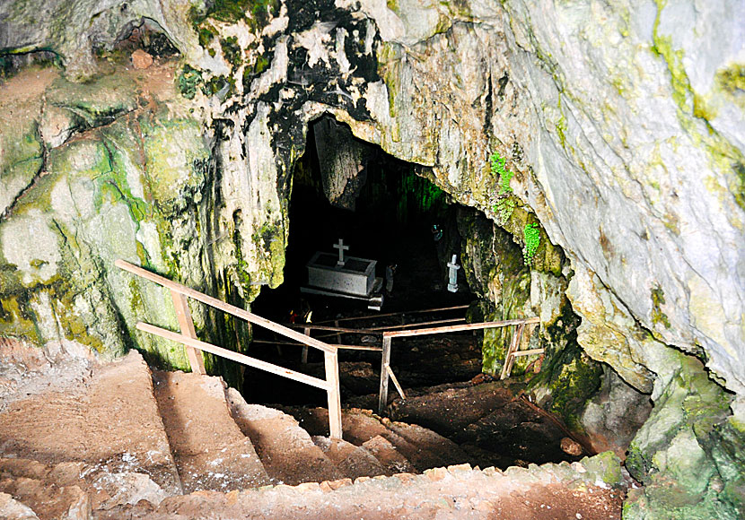 Trappan ned till Melidoni cave på Kreta.