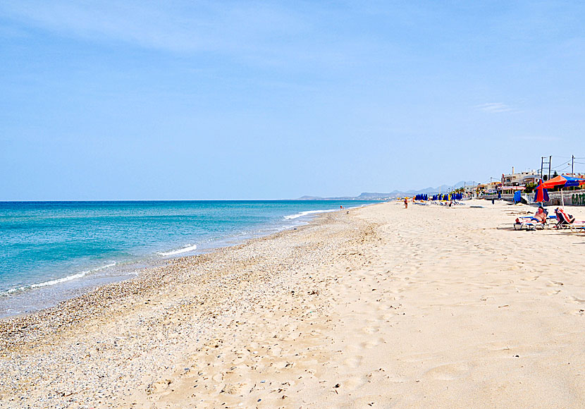 Missa inte Platania beach i Rethymnon när du reser till Argiroupolis på Kreta.