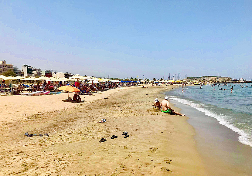 Perivolia beach nära Rethymnon centrum.