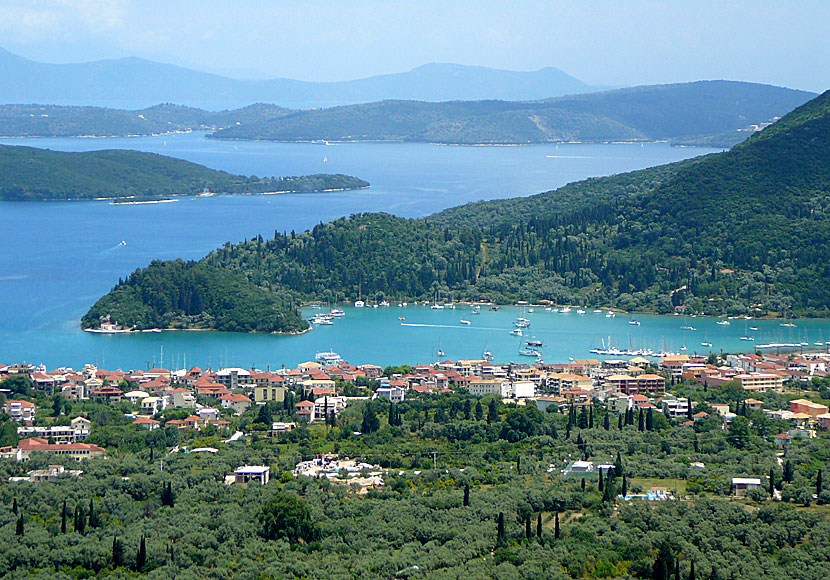 Missa inte Nidri när du besöker vattenfallet på Lefkas i Grekland.