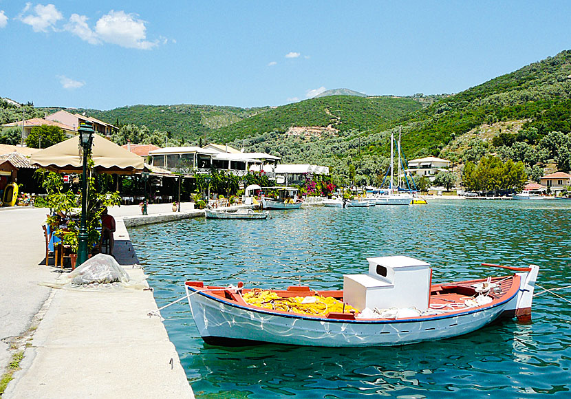 Hamnpromenaden i Sivota på Lefkas i Grekland.