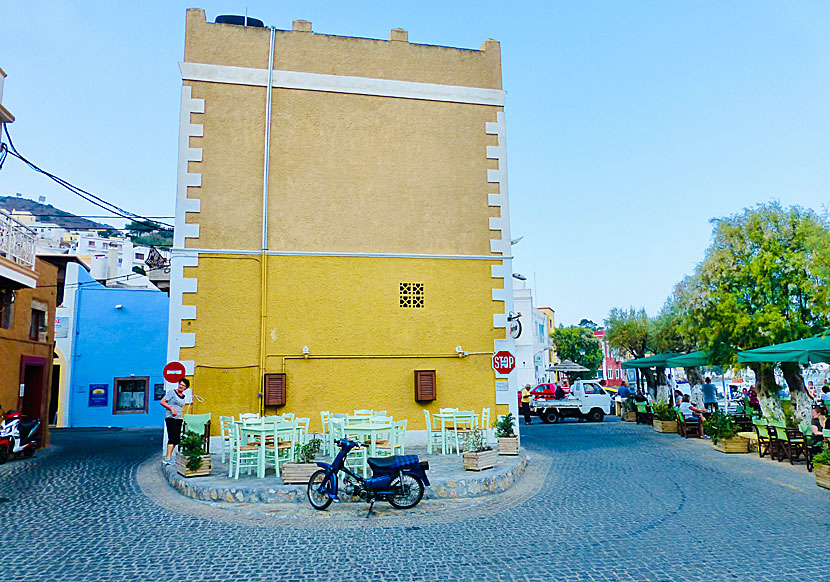 Bra tavernor och restauranger på torget i Agia Marina på Leros.