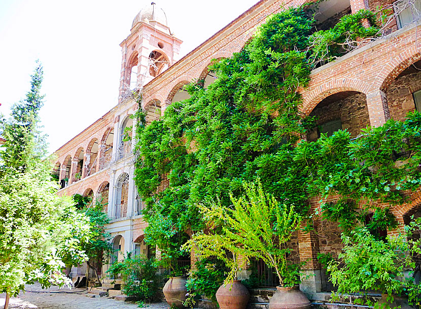 Limonos Monastery, eller Saint Ignatios som det också heter. 