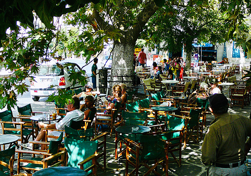 Kaféer, tavernor och restauranger i Filoti på Naxos. 