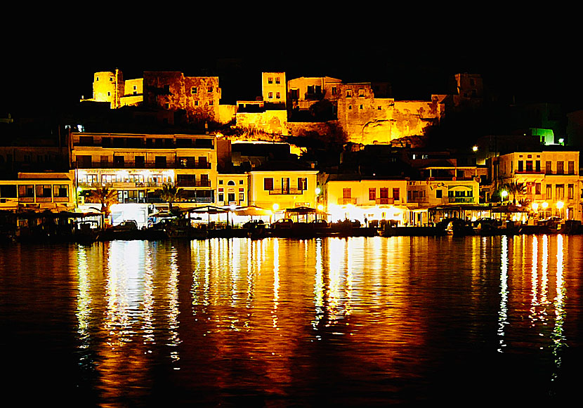 Kastro och hamnpromenaden i Naxos stad.