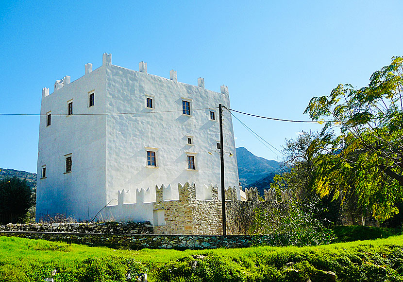 Gratsia Tower i Chalki är ett av många fina försvarstorn på Naxos.