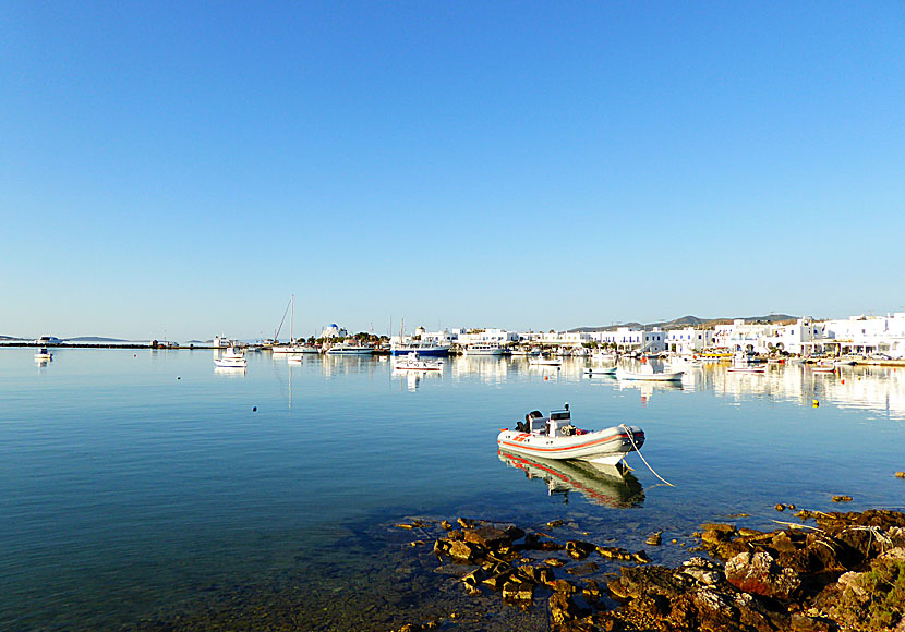 Åka båt till Antiparos från Paros.