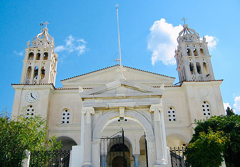 Katedralen Agia Triada i Lefkes på Paros. 