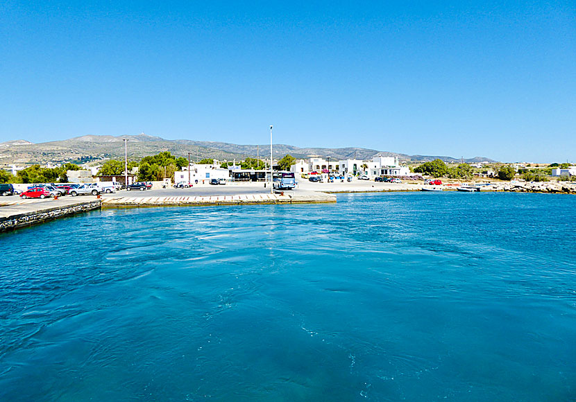 Hamnen i Pounda på Paros varifrån bilfärjan till Antiparos utgår. 