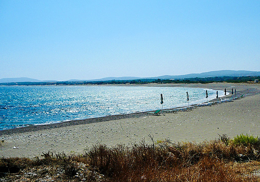 Agios Georgios beach ligger på Rhodos östra kust, inte långt från Prasonisi beach.