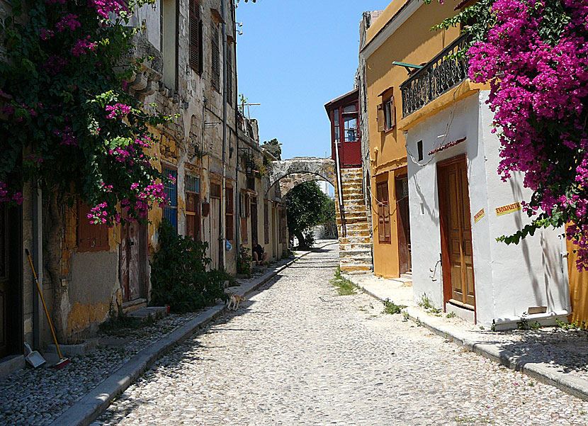 Gränder i gamla stad på Rhodos.