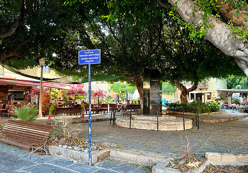 De Judiska Martyernas torg, eller Square of Jewish Martyrs, eller Sea Horse Square i Rhodos gamla stad.