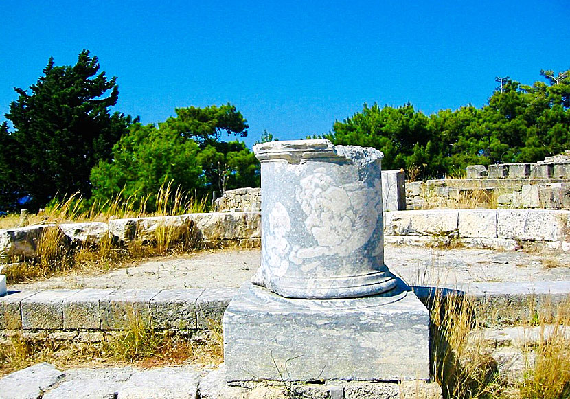 Tempel och kolonner i den antika staden Kamiros på Rhodos.