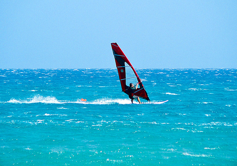 Kitesurfa vid Prasonisi beach på södra Rhodos. 