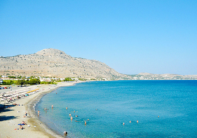 Norr om Gennadi beach på Rhodos ligger populära Lardos beach dit det går charter från Sverige.