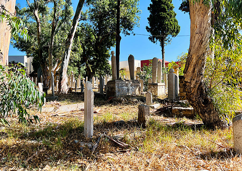 Kyrkogården utanför Moskén Murat Reis på Rhodos. 